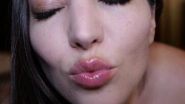 Orenda ASMR Close Up Kisses Video Leaked