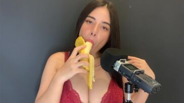 ASMR Wan Sucking a Banana Video Leaked